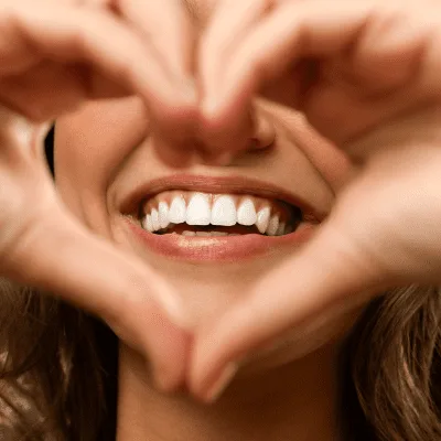 ¿Qué médico trata los dientes apiñados?